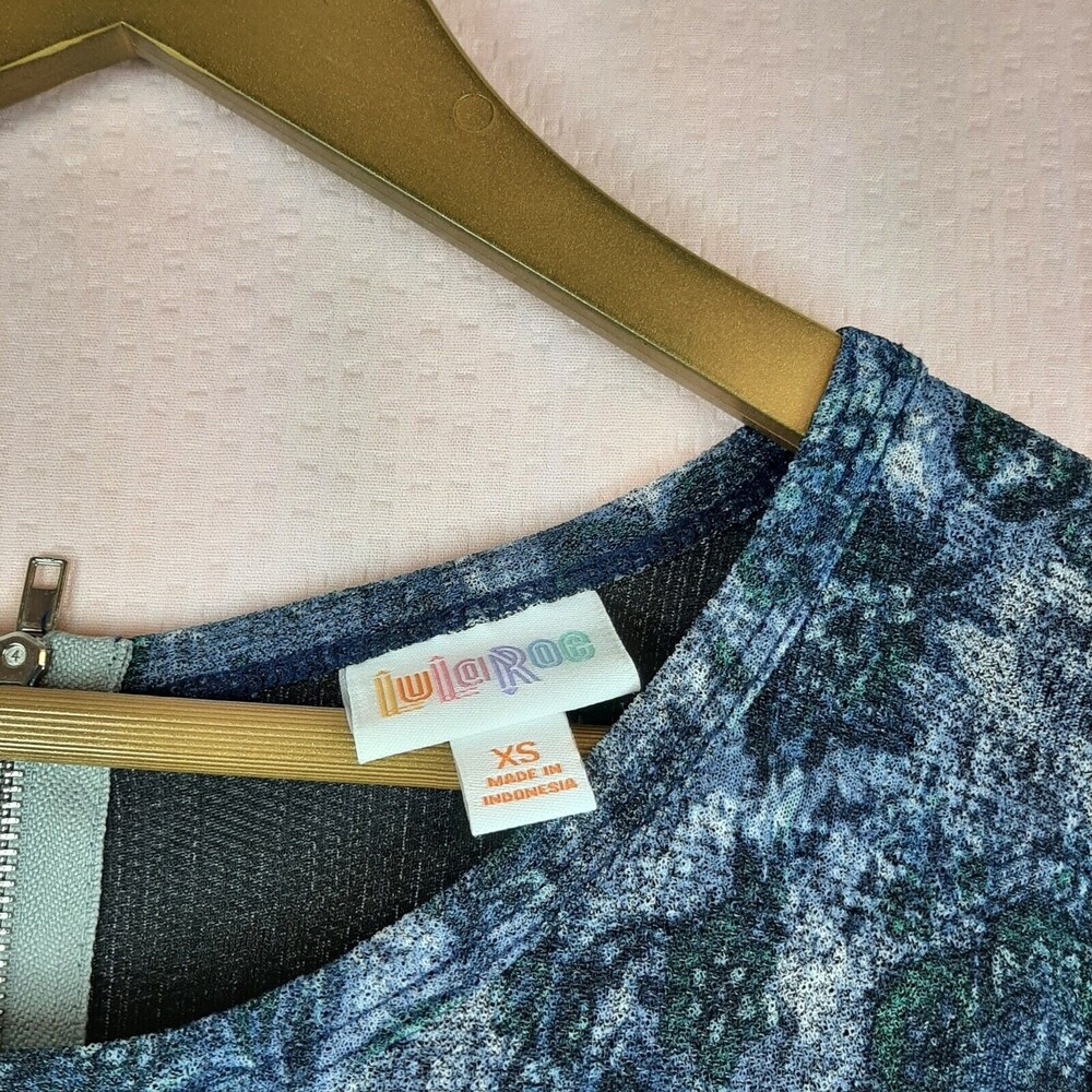 Lularoe Women Beautiful Elegant Amelia Dress Blue Floral Stretch Pockets XS - Picture 4 of 12